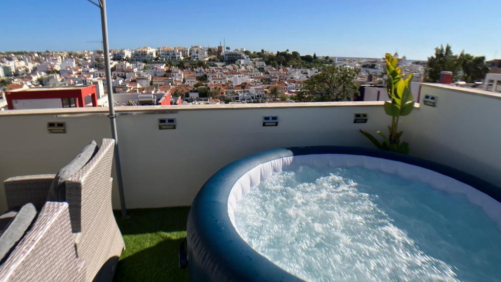Apartment Alpha - 2 Bedrooms, Private Rooftop Patio with Hot Tub, BBQ and View 2