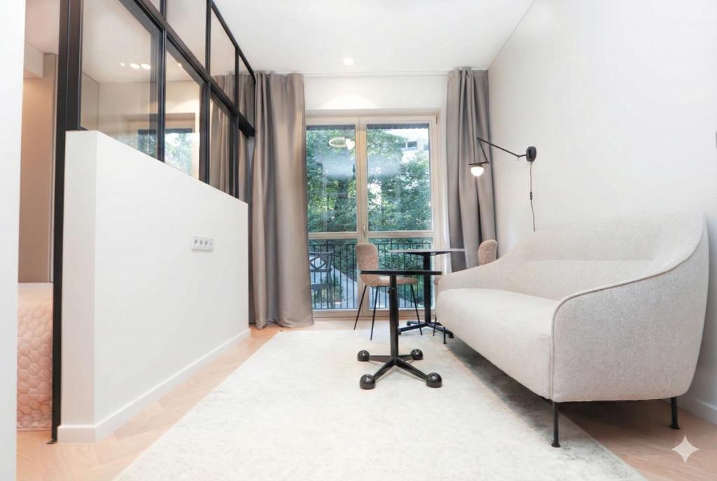 New Cozy Designer Apartment in Uzupis Walk to Old Town in a Luxury Building Garden View Balcony 6