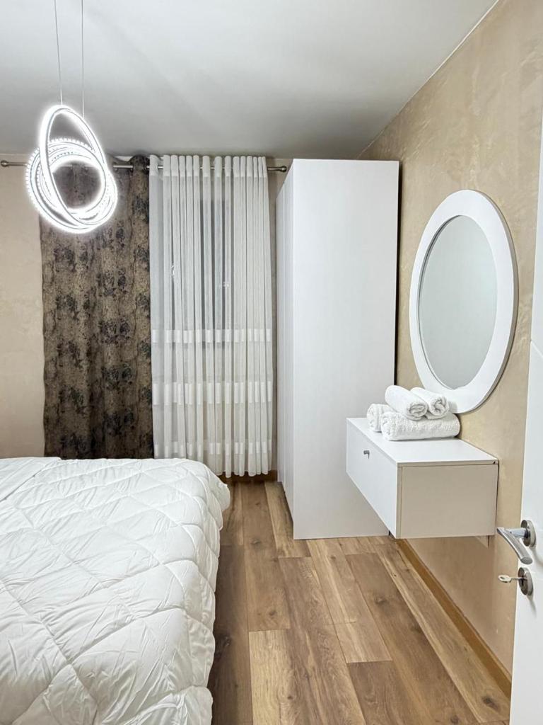 Luxury Apartment 1 Near Square 21 8
