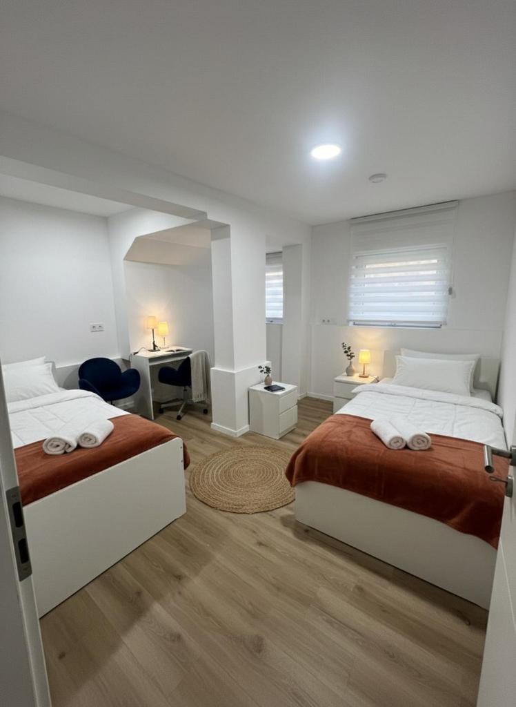 Quiet Courtyard Apartment - Easy Parking & Quick Bus to City Center 2
