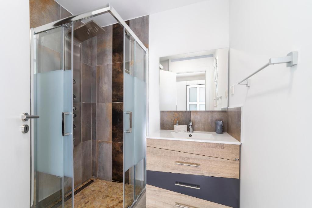 Modern Duplex Close to the Beach 3
