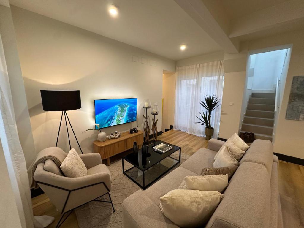 NEW Designer-Penthouse 5