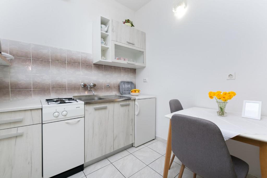 Apartments Liza 6