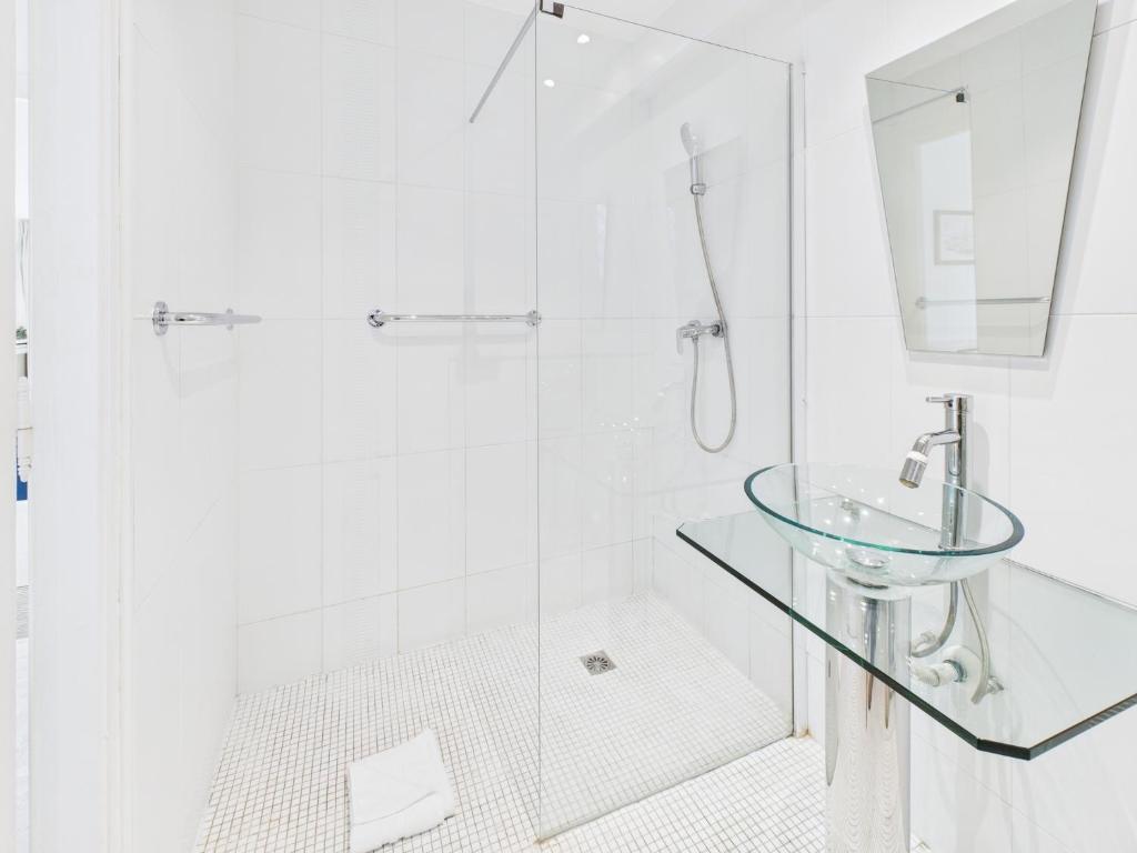 Central -300m Palais- Seaview-A/C-WIFI-spacieux 3