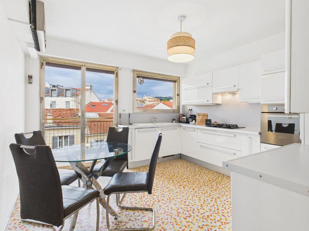 Central -300m Palais- Seaview-A/C-WIFI-spacieux 4