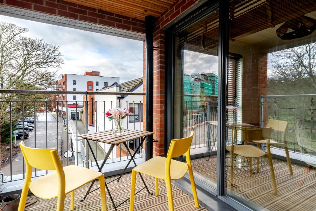 Spacious 2 Bed Apartment in Arno's Vale, Bristol 6