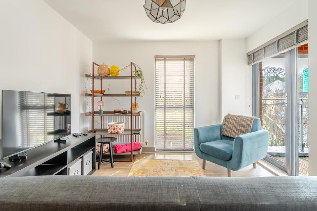 Spacious 2 Bed Apartment in Arno's Vale, Bristol 1