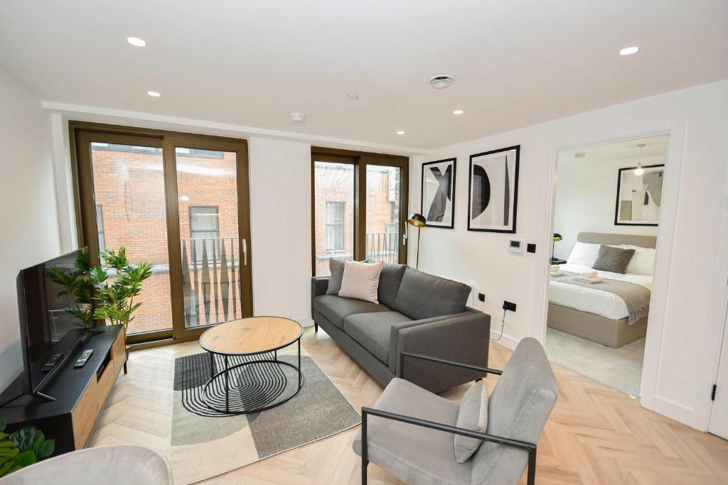 Modern 1 Bed Flat in Central Manchester w Balcony 7