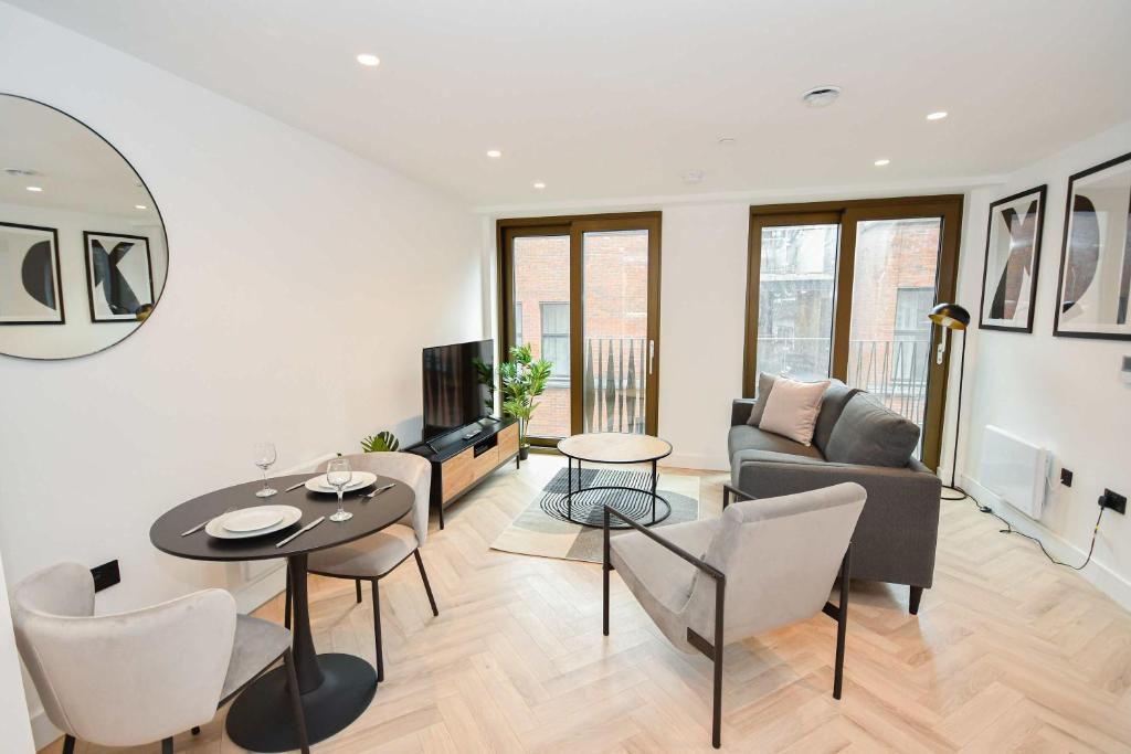 Modern 1 Bed Flat in Central Manchester w Balcony 8