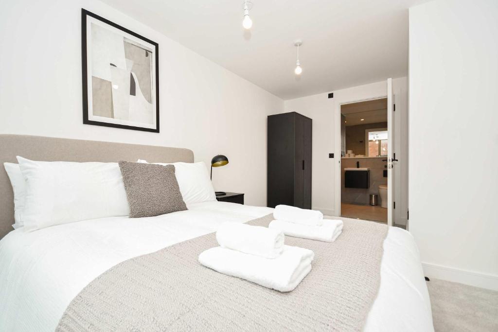 Modern 1 Bed Flat in Central Manchester w Balcony 2