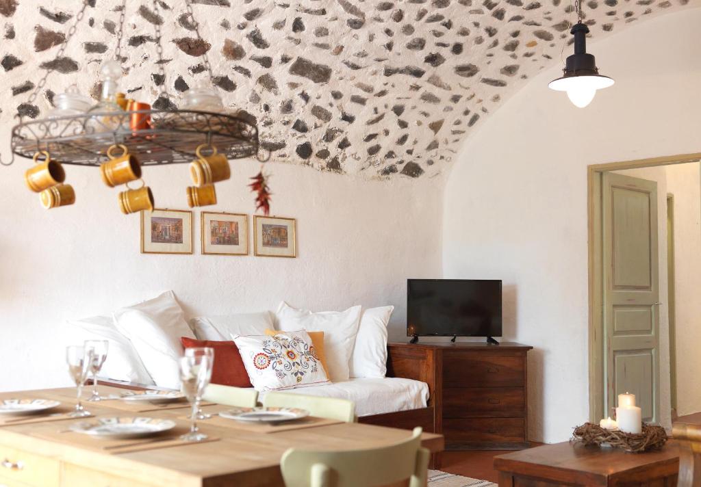 AFOURA HOUSES by K&K 6