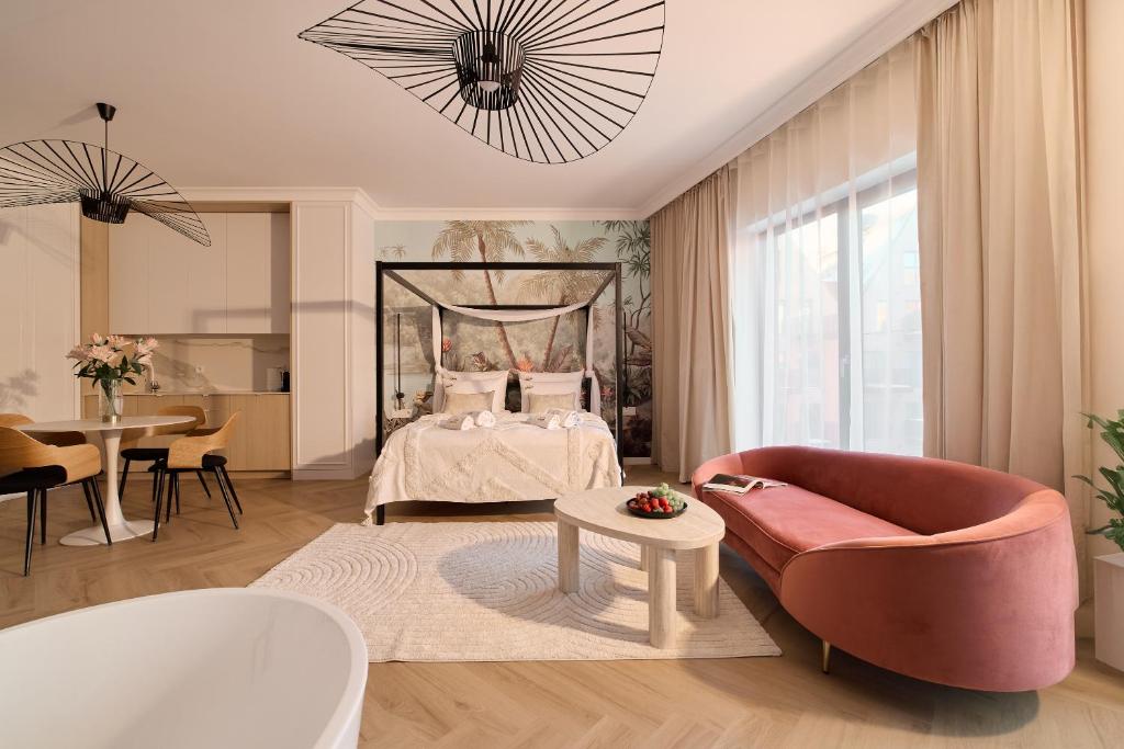 Jacuzzi Mirror Suite Granaria by Downtown Apartments 6