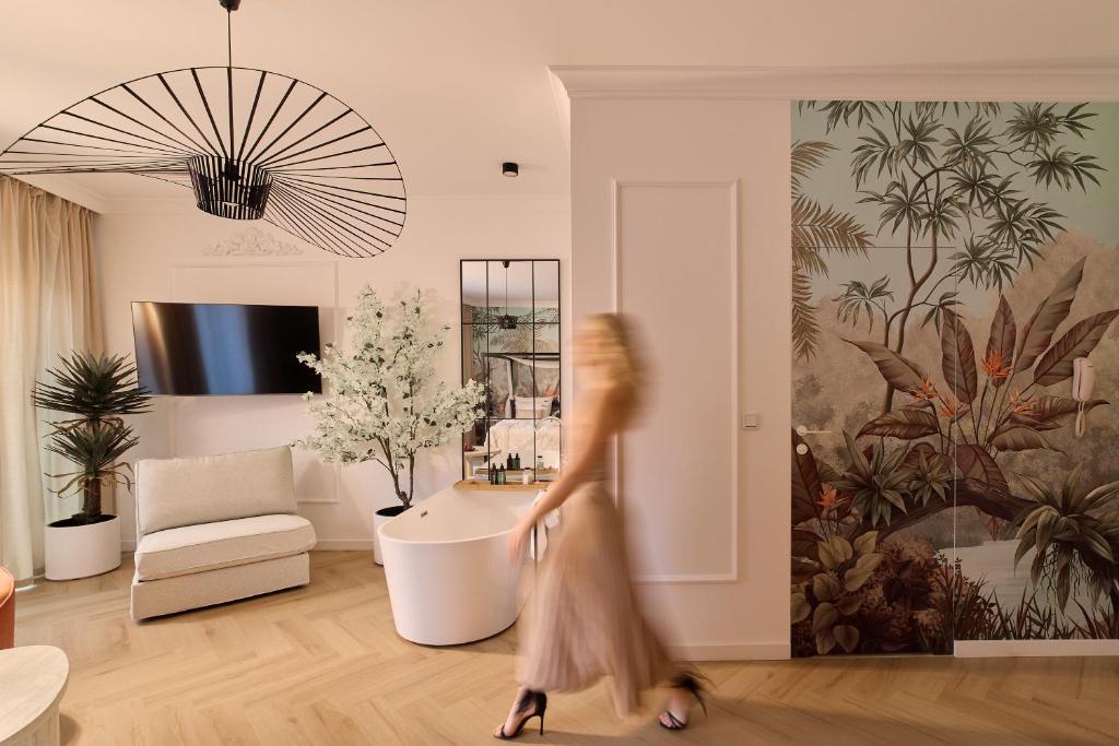 Jacuzzi Mirror Suite Granaria by Downtown Apartments 3