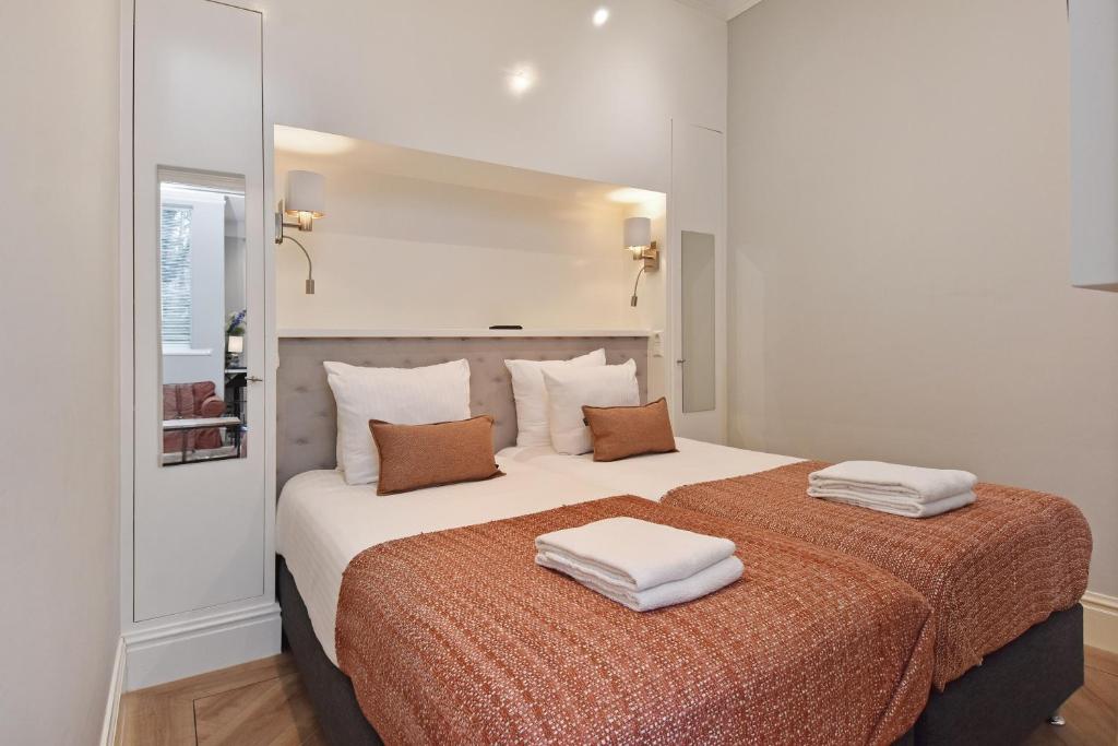 Park Central Royal 82 6