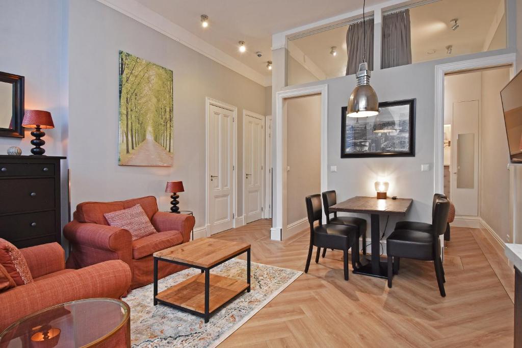 Park Central Royal 82 3