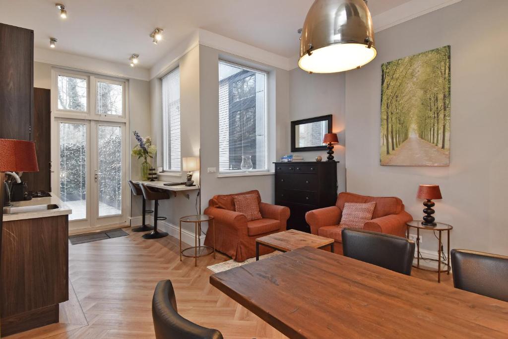 Park Central Royal 82 4