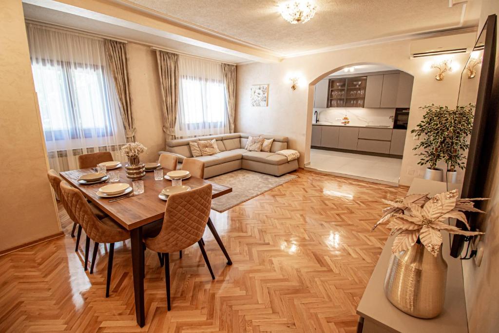 Villa Rose 1
