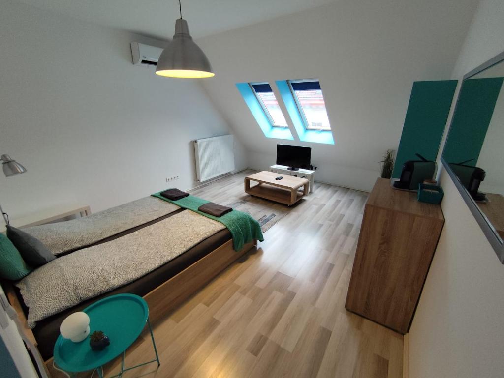 RYB Lofts - Modern Comfort by Downtown BP 7