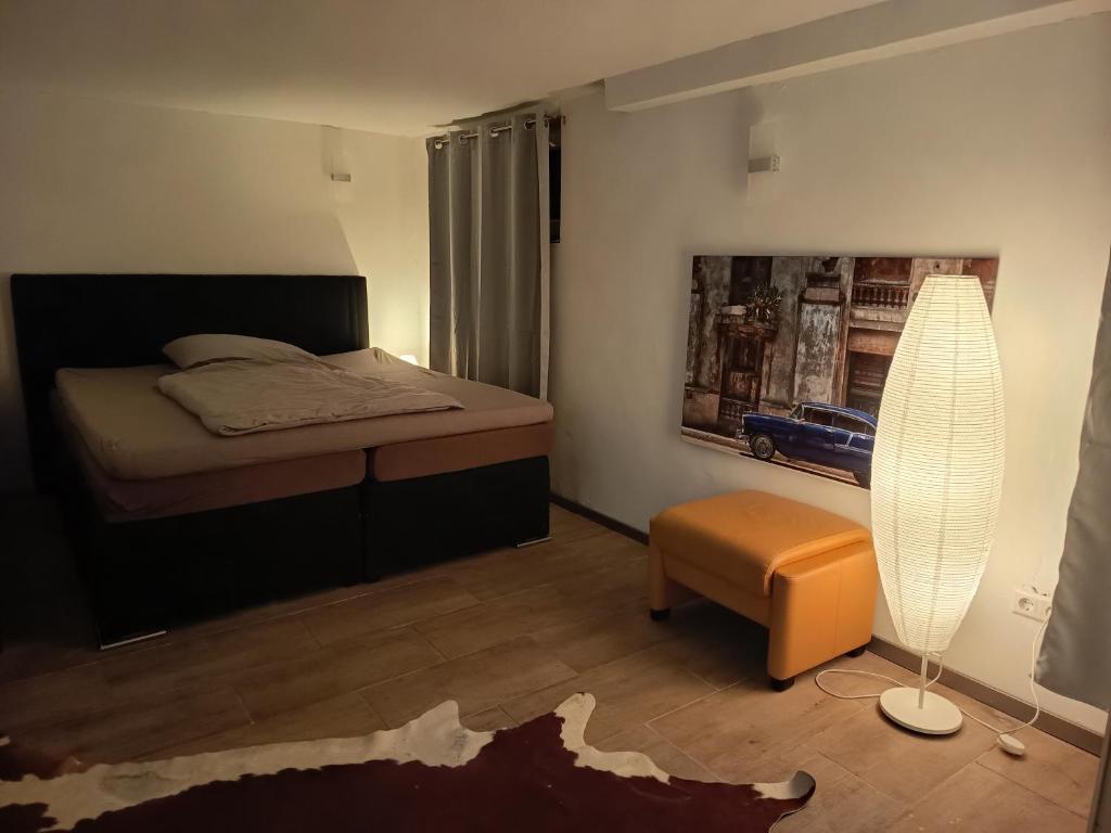 100 qm Apartment,WLAN, TV free Parking,24 h check-in, ,full kitchen,Untergeschoss ,3 Schlafzimmer -Wohnzimmer integriert 8