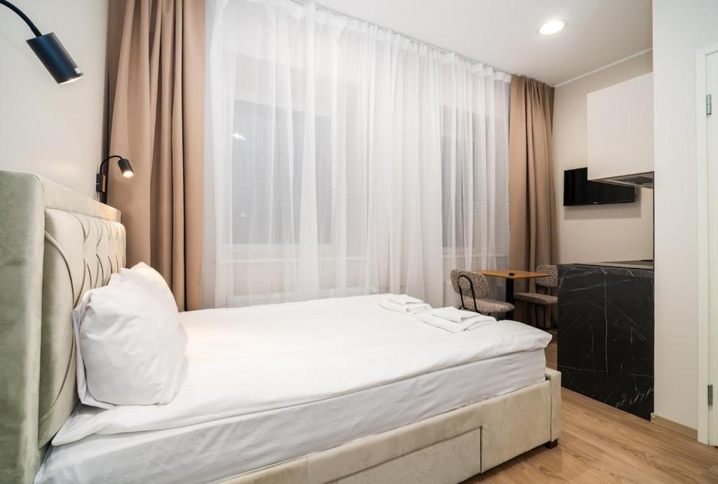 Airport-Bus - 13 North Studios - Apartment 6 1