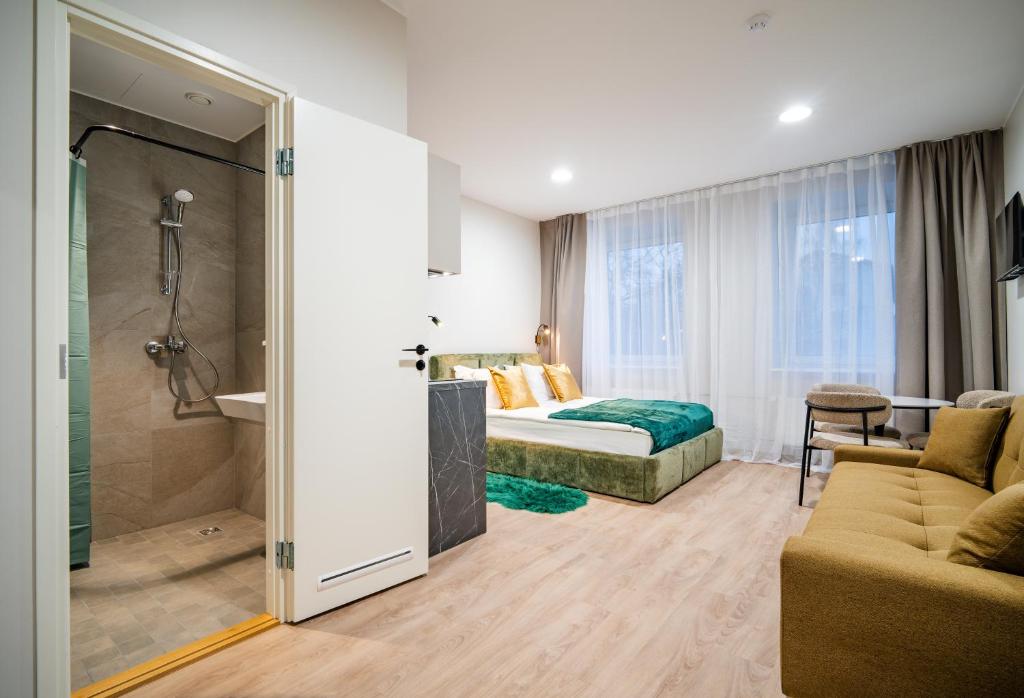 Airport-Bus - 13 North Studios - Family Apartment 10 3