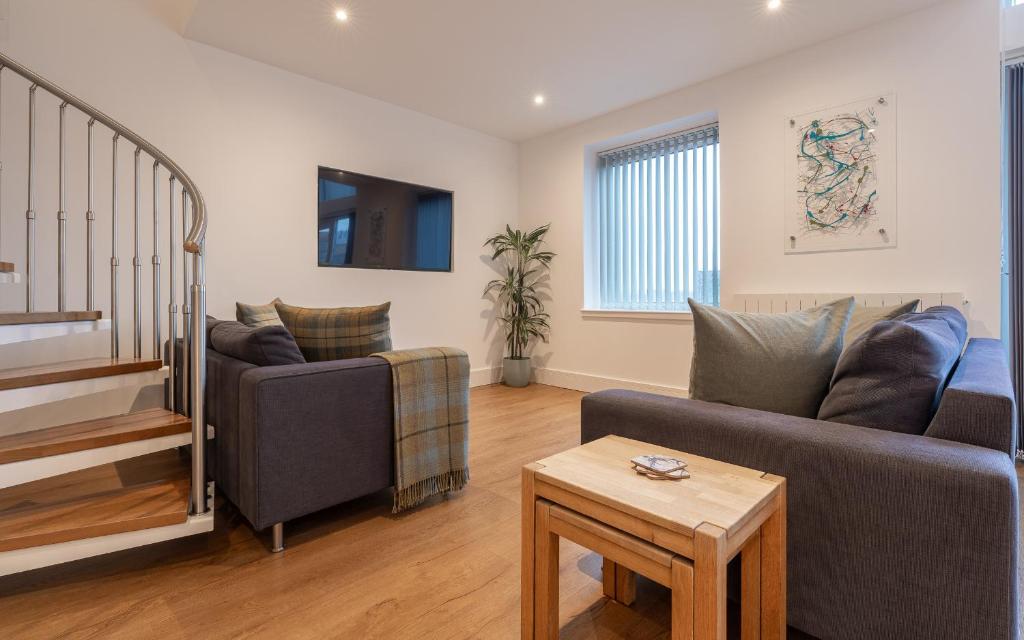 CITY CENTRE APARTMENT with Free Secure Underground Parking 7