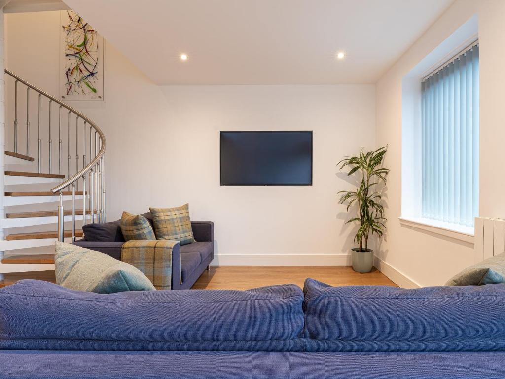 CITY CENTRE APARTMENT with Free Secure Underground Parking 5