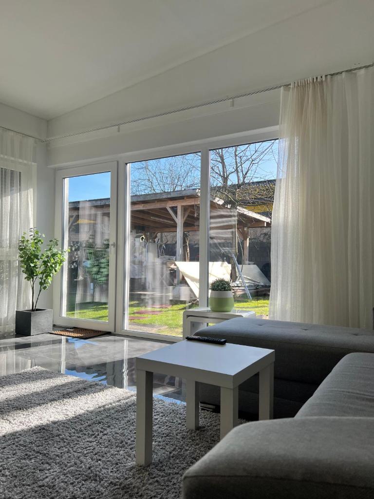 Quiet Courtyard Apartment - Easy Parking & Quick Bus to City Center 6