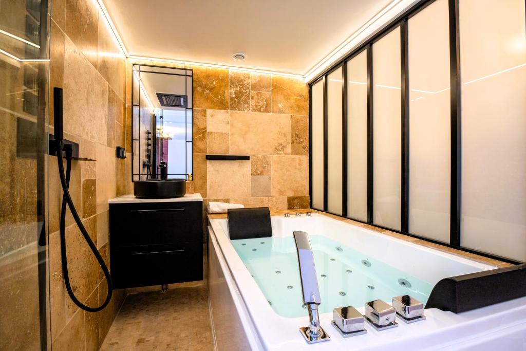 Cristalys Loveroom & Spa 7