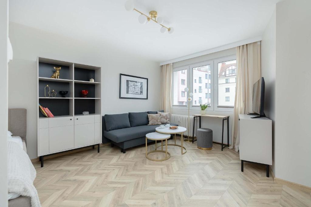 Cozy Studio with Workspace in the City Center by Noclegi Renters 8