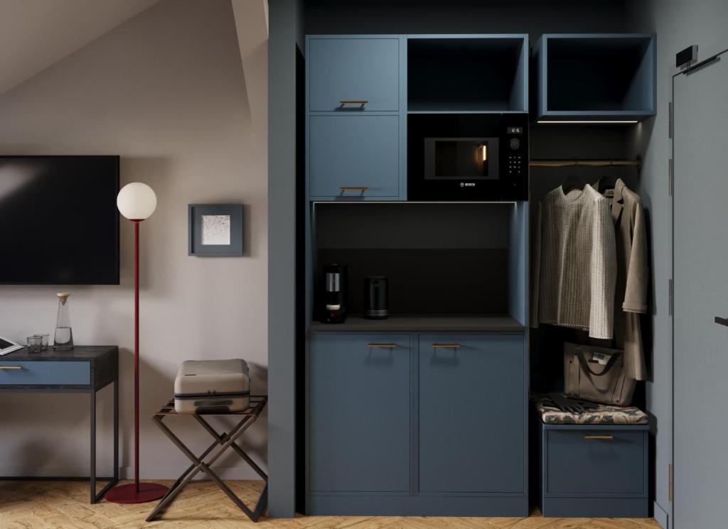Maroon & Moss Residence 8