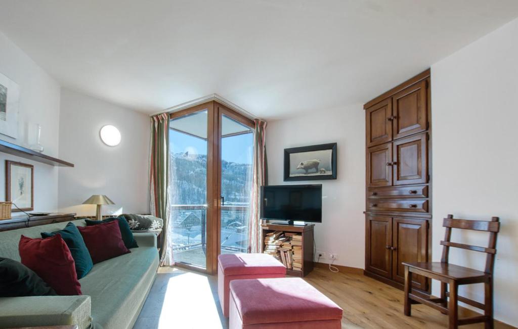 Cozy Apartment In Breuil-Cervinia With Wifi