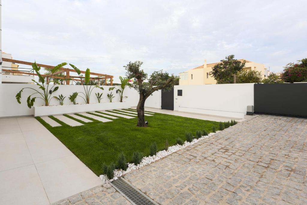 Villa 41 - Private Studios Faro Airport, Beach and City Center 6