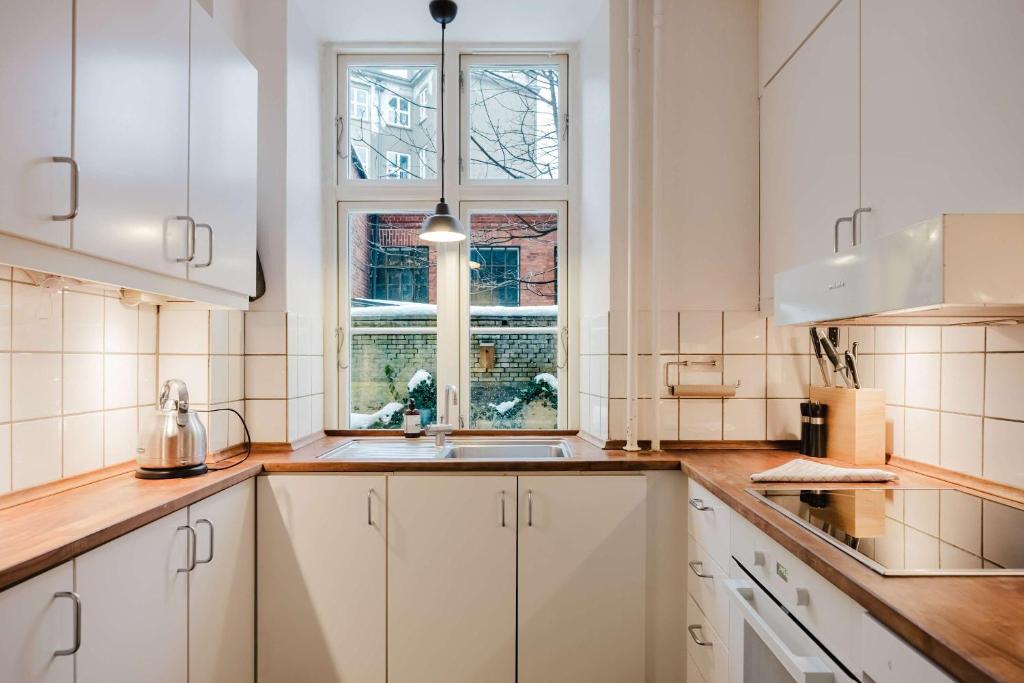Bright & Charming 3-Room Apt 4