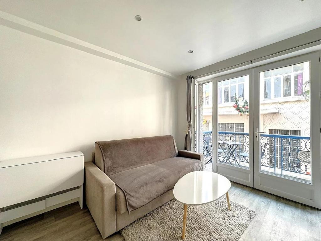 Superbe appartement avec terrasse centre-ville et plage à 5 min 1