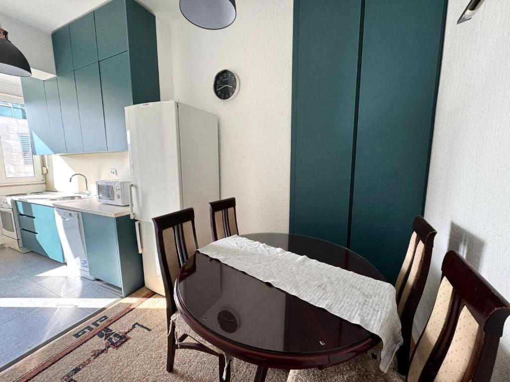 The Government District Suite 8