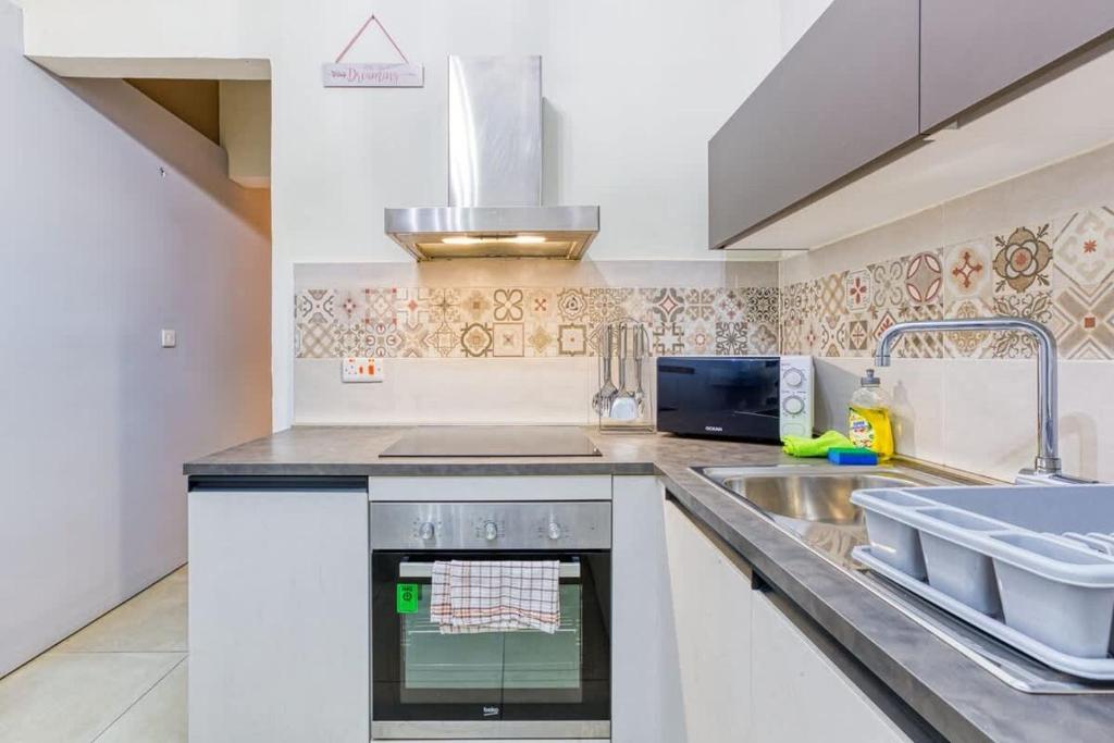 Seaside Sliema Escape 1-Bed Maisonette Near Sea 3