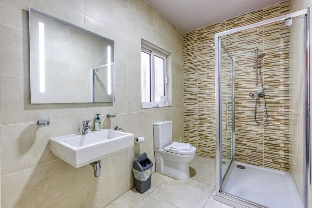 Seaside Sliema Escape 1-Bed Maisonette Near Sea 4