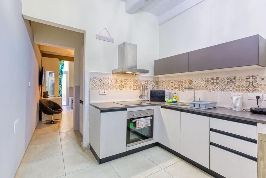 Seaside Sliema Escape 1-Bed Maisonette Near Sea 5
