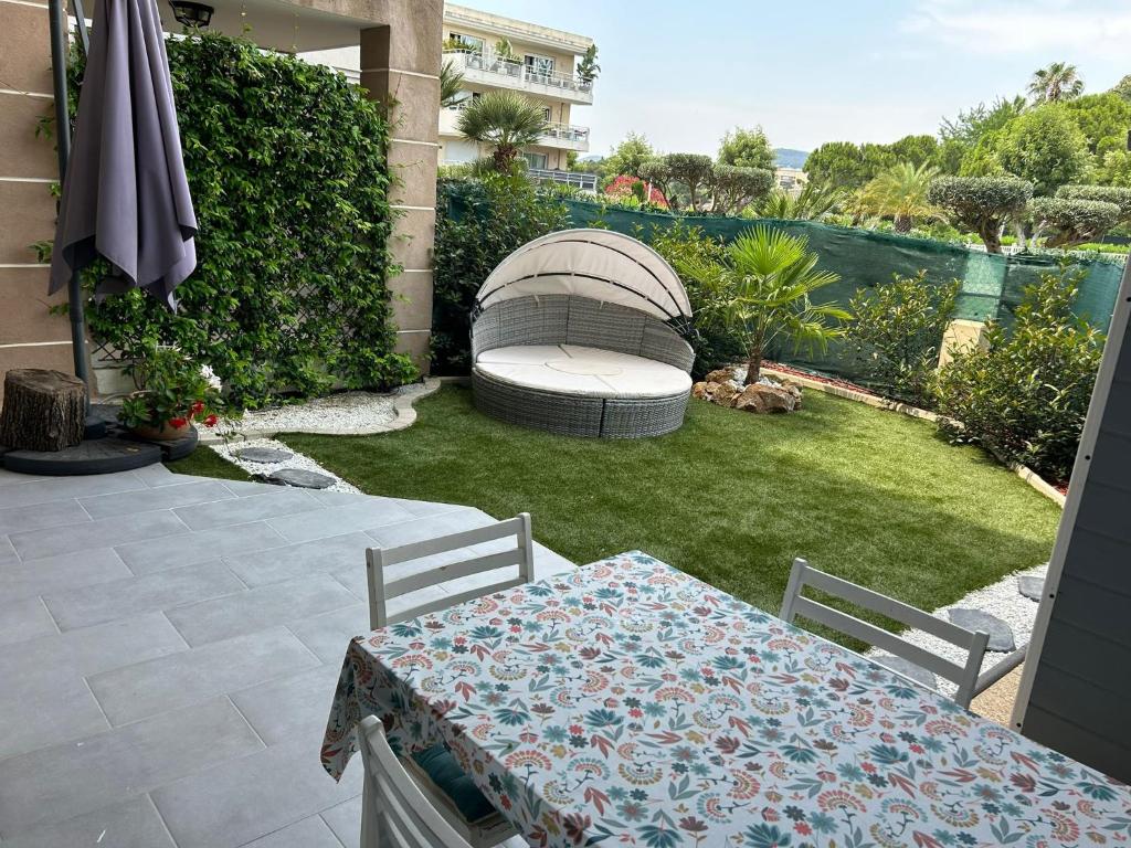 Joli studio climatisé avec Jardin dans résidence avec piscine 7