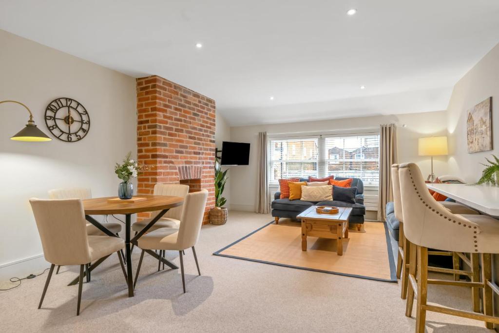 Osbourne House - BLUE 2 Bedroom,2 and half bath 4