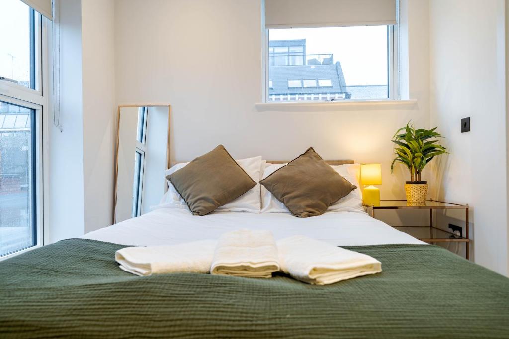 Modern Leeds City Centre Apartments Near Station 3