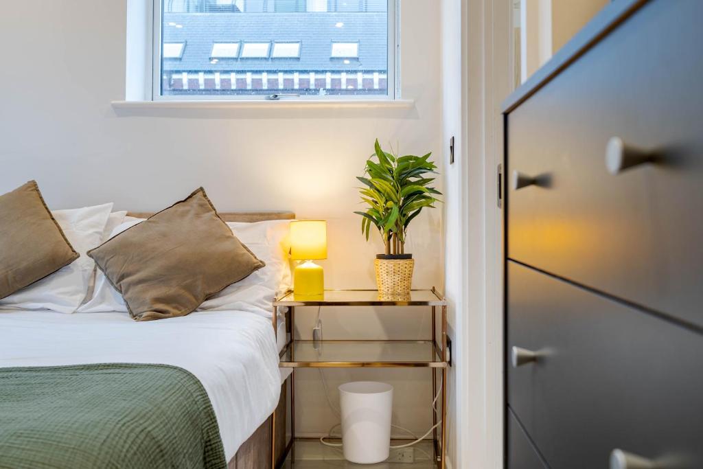 Modern Leeds City Centre Apartments Near Station 4
