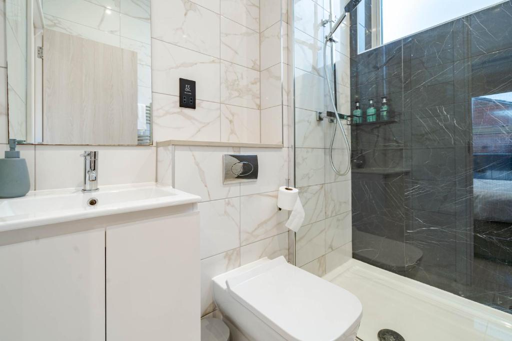 Modern Leeds City Centre Apartments Near Station 7