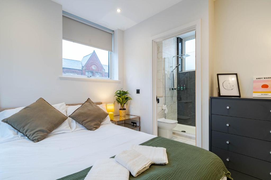 Modern Leeds City Centre Apartments Near Station 8