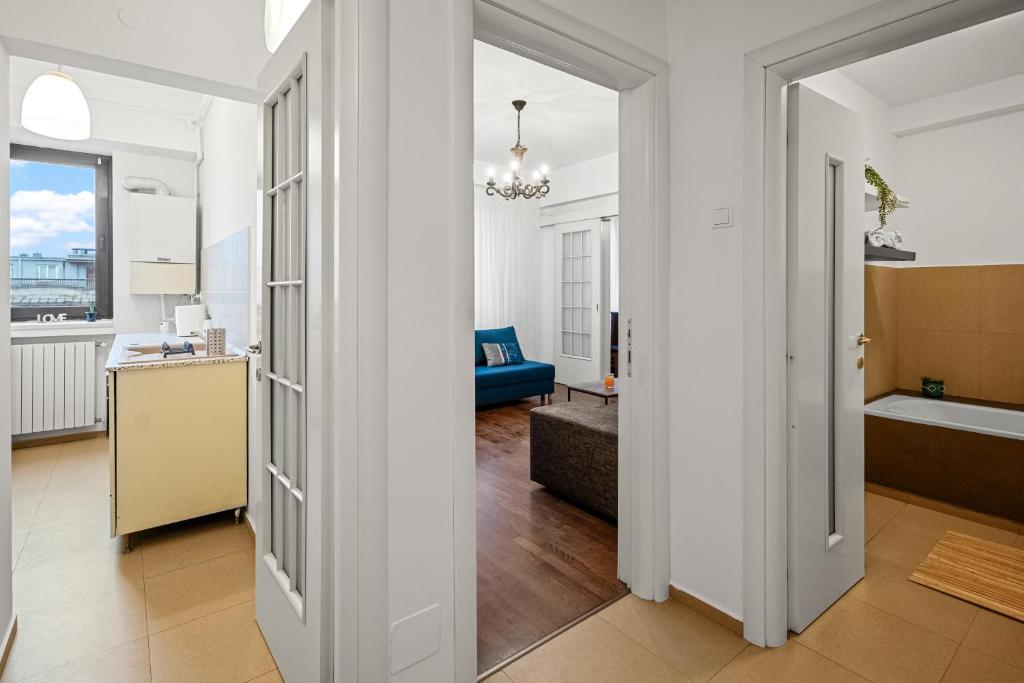 Stepup Apartment, City Center Bucharest, Magheru Blvd View, Elegant Stay 2