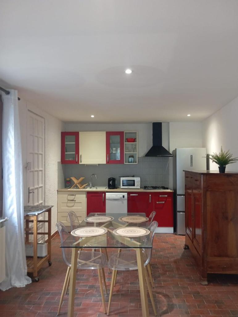 Charmante maison 2 chambres proche du centre jardin 6