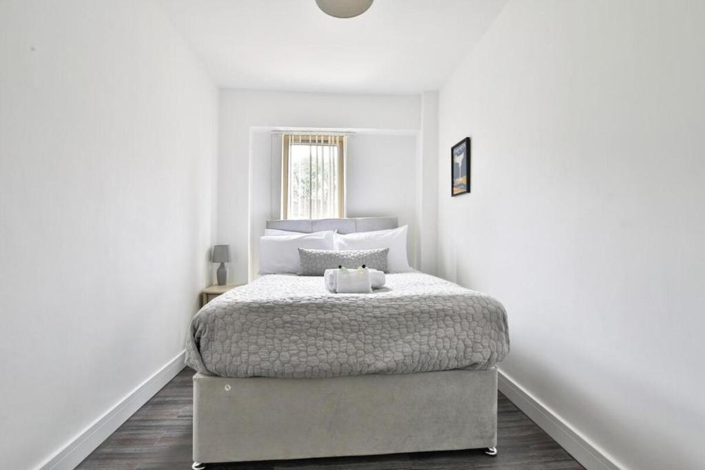 Central Cardiff Retreat 2Bed Apartment with Balcony and Parking 6