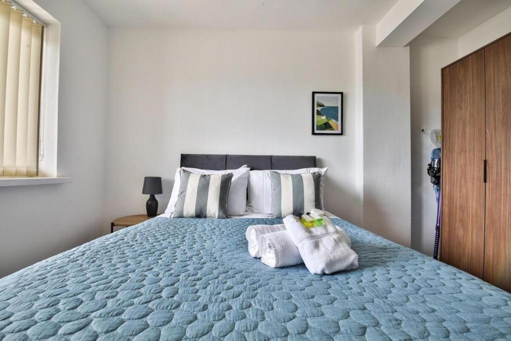 Central Cardiff Retreat 2Bed Apartment with Balcony and Parking 5
