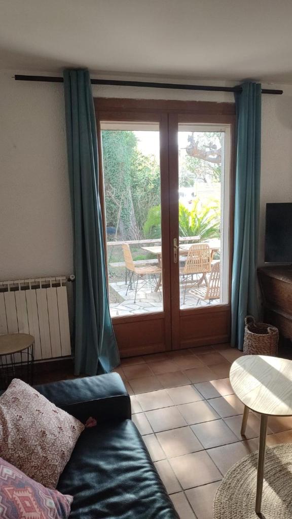 Charmante maison 2 chambres proche du centre jardin 5